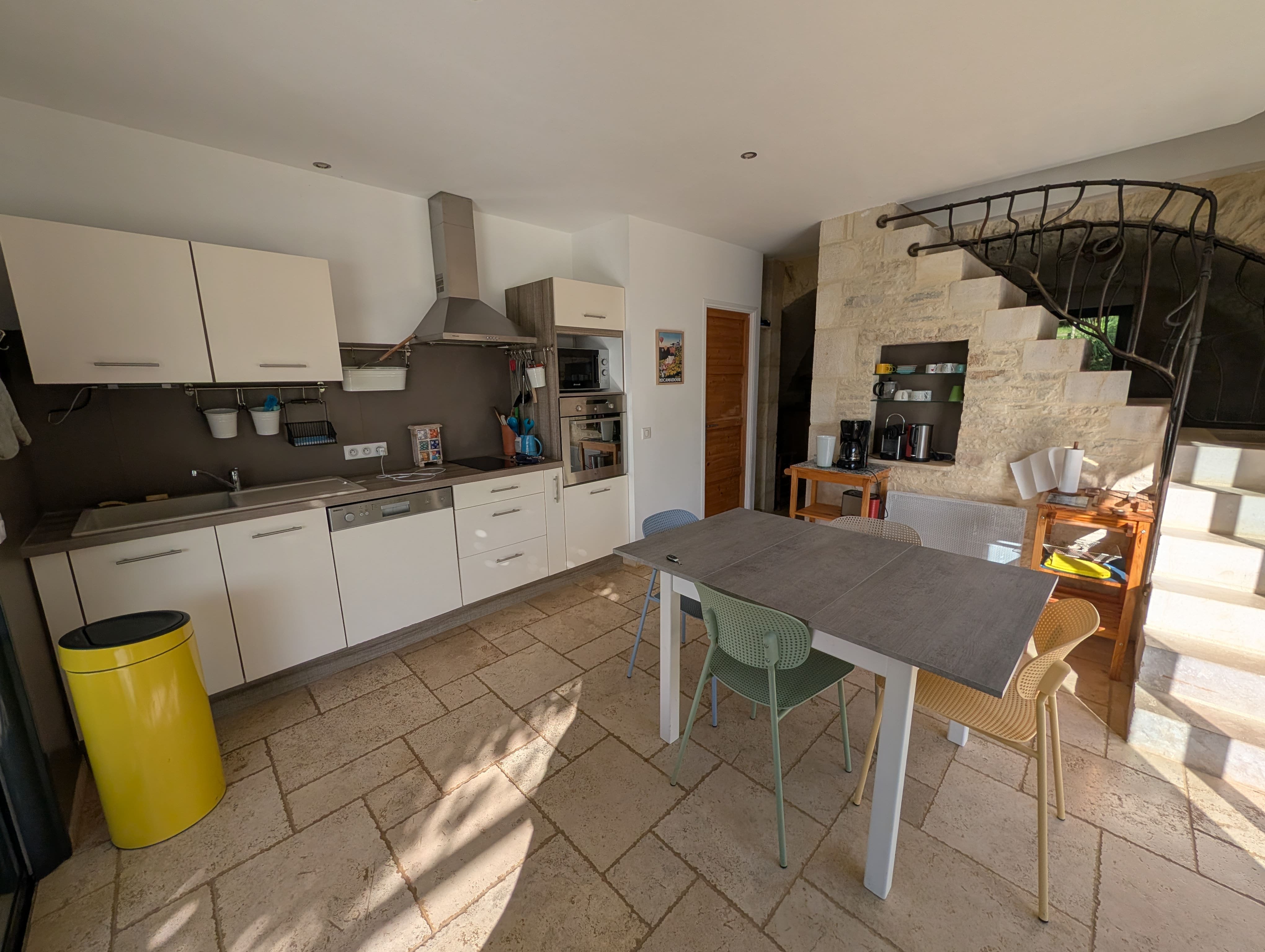 Vue intérieure et extérieure du gîte 7