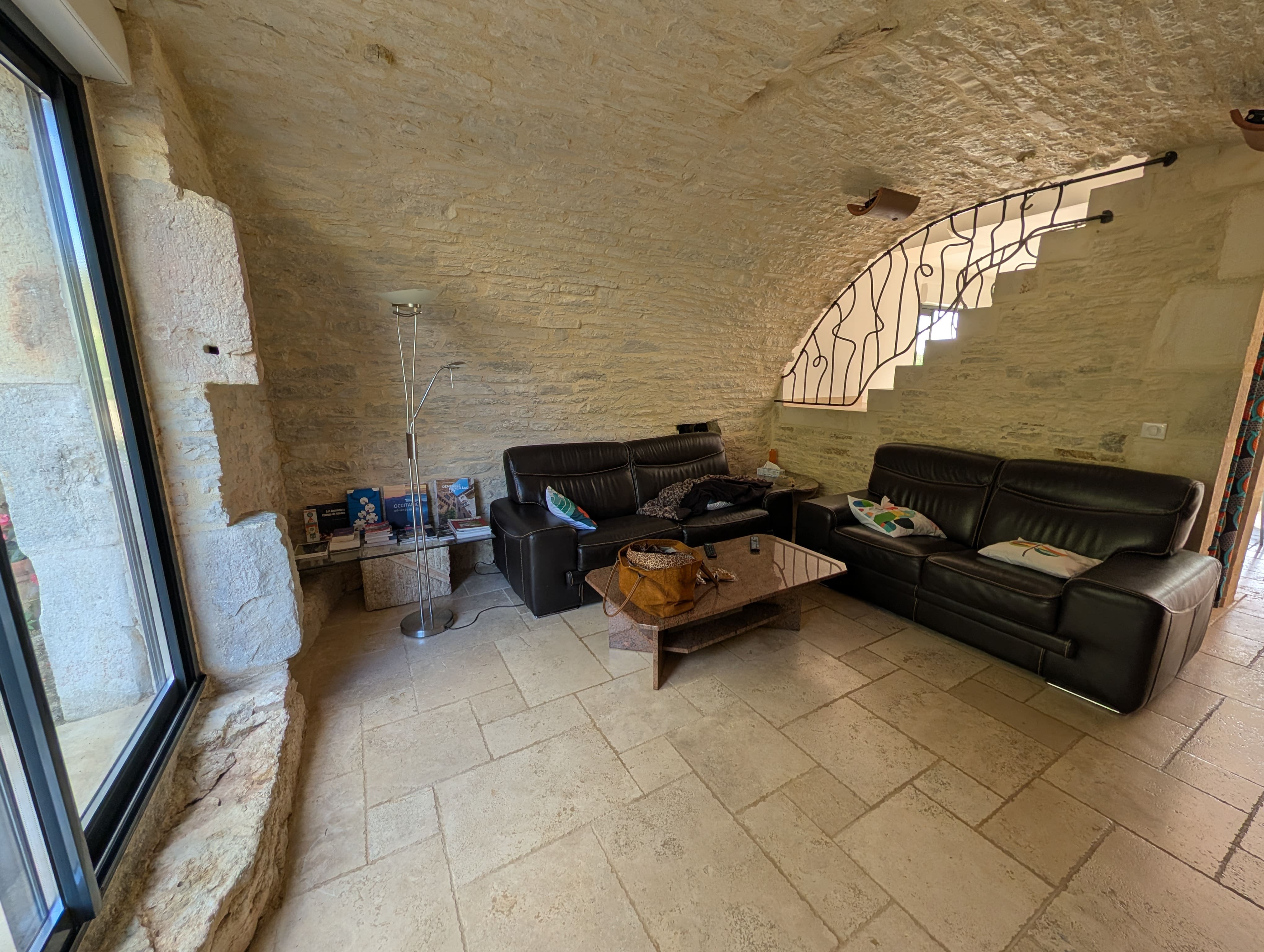 Vue intérieure et extérieure du gîte 5