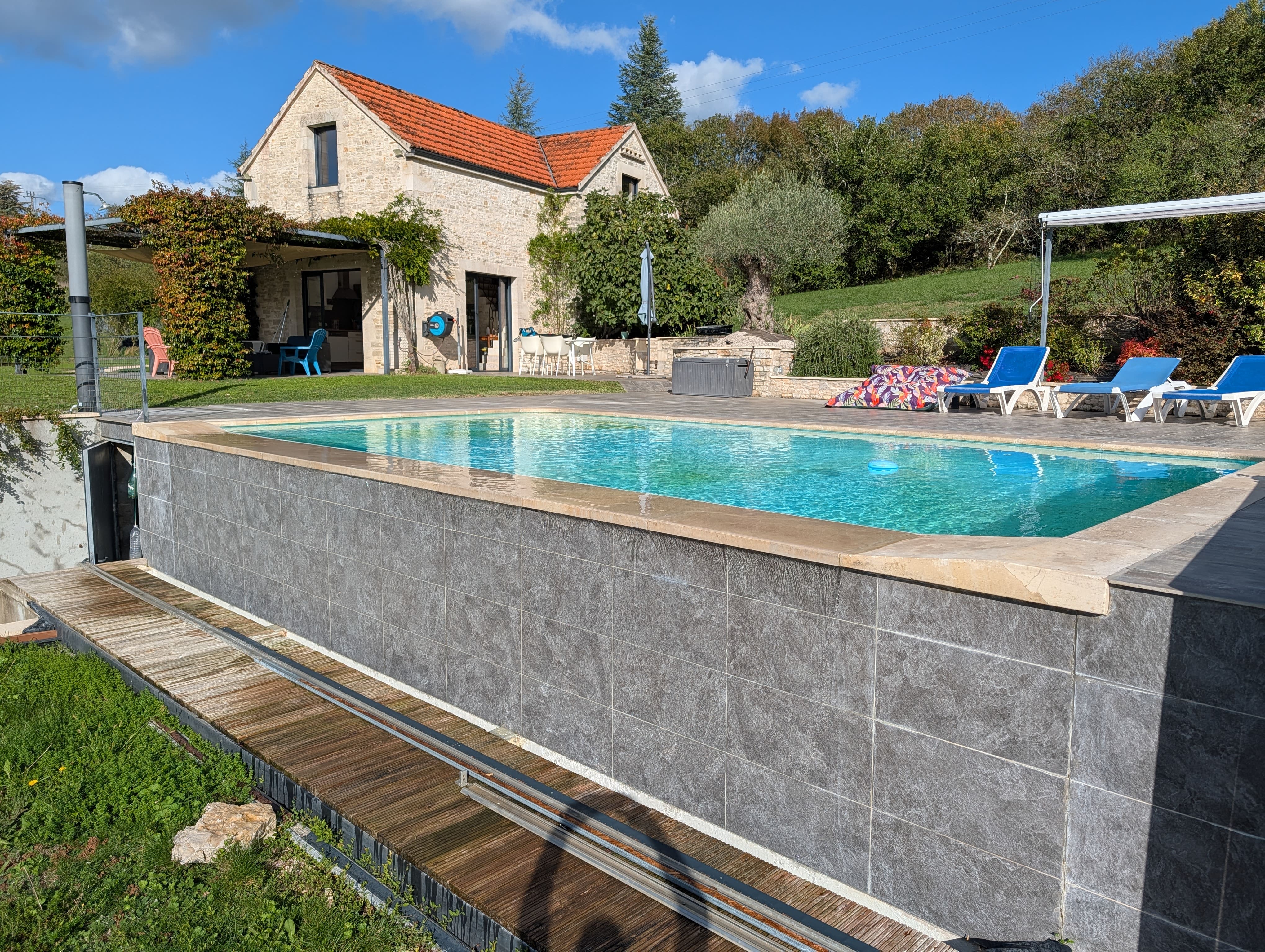 Vue intérieure et extérieure du gîte 4