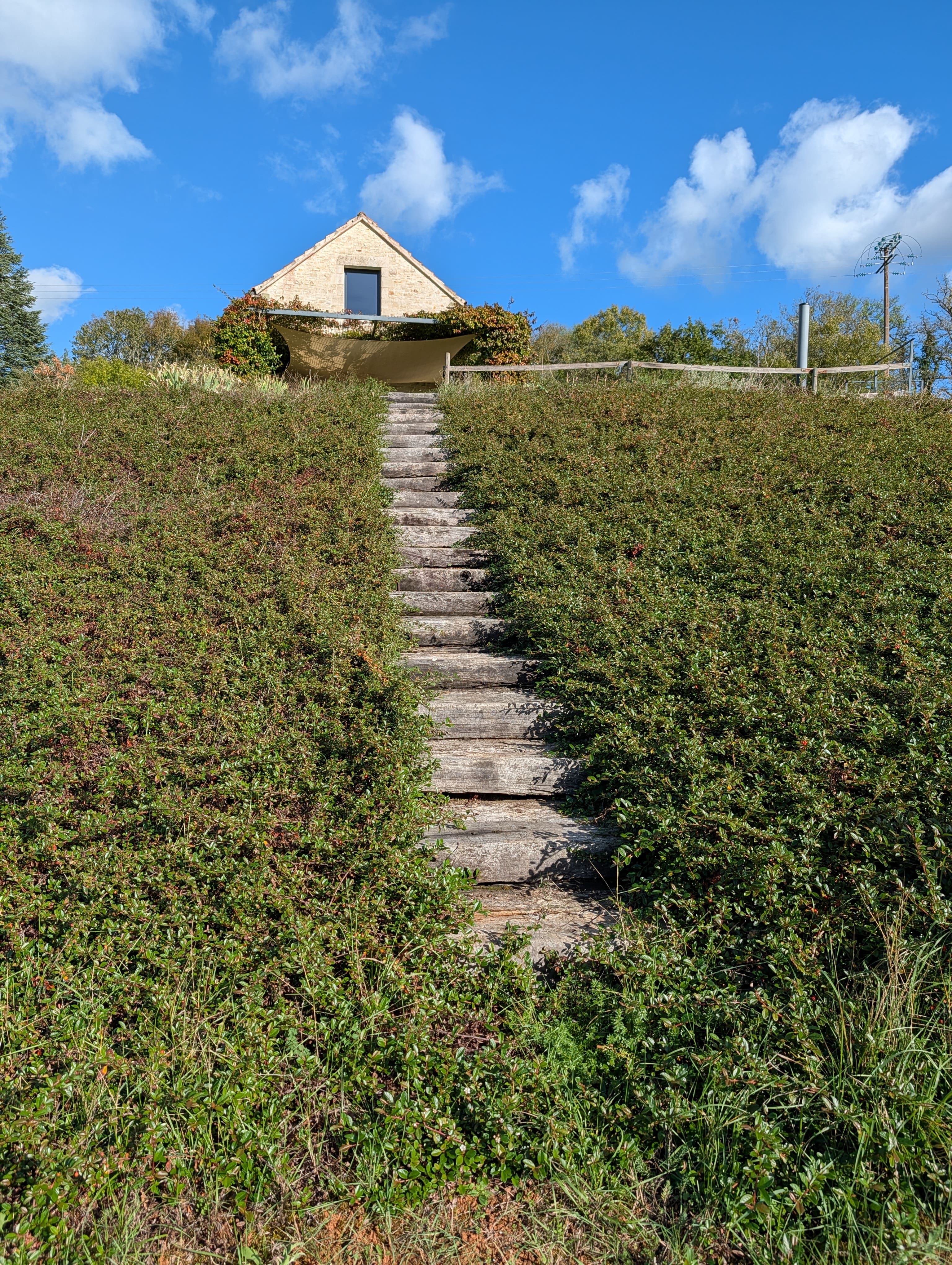 Vue intérieure et extérieure du gîte 11